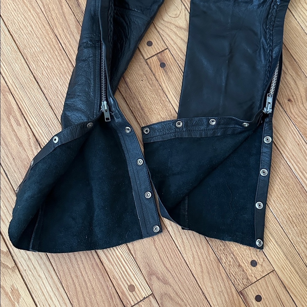 🏍️🔥 EUC Vintage Black Leather Adjustable Chaps motorcycle Bikercore Y2  🏍️🔥 - Picture 7 of 16